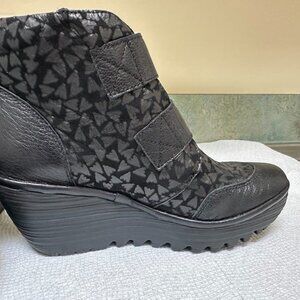 FLY LONDON BLACK WEDGE BOOTS SIZE 38